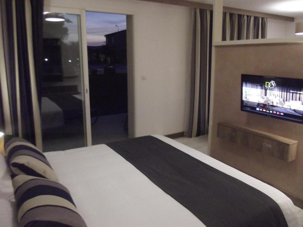 Hotel Le Domaine Des Oliviers Pierrelatte Pokój zdjęcie